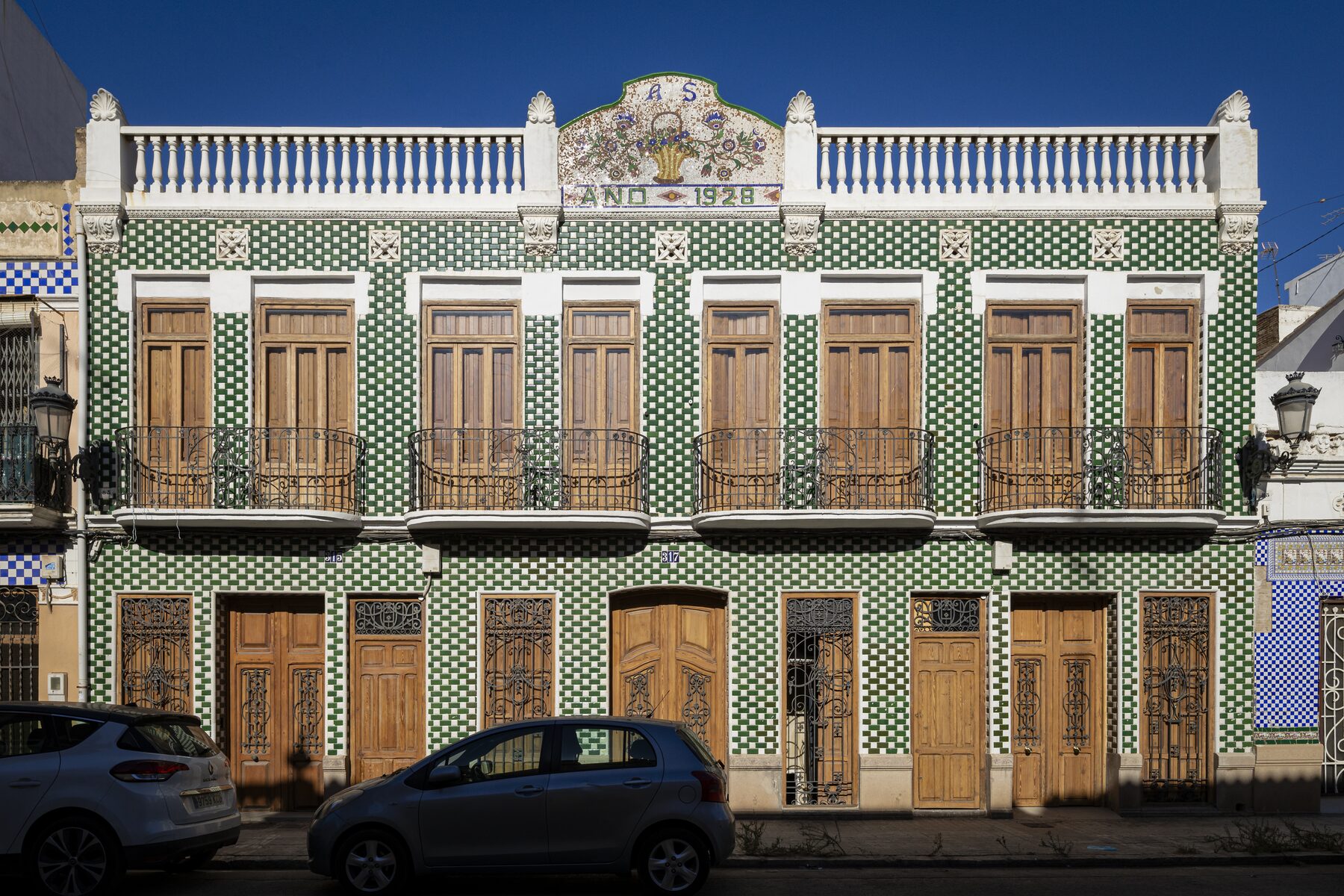 Azulejos de una fachada modernista del Cabanyal